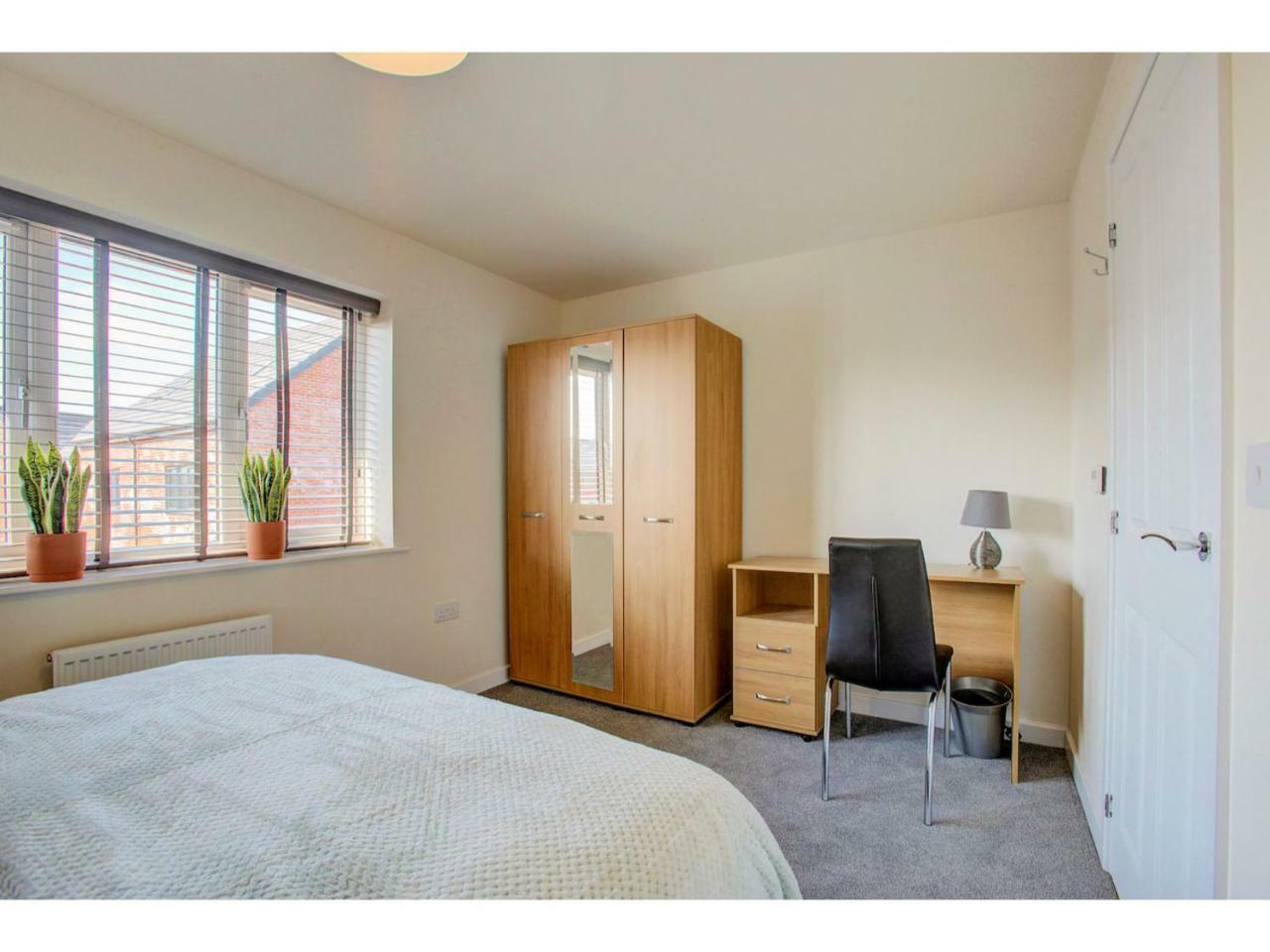 Newly Built, Splendid House For 5 In Manchester! 外观 照片