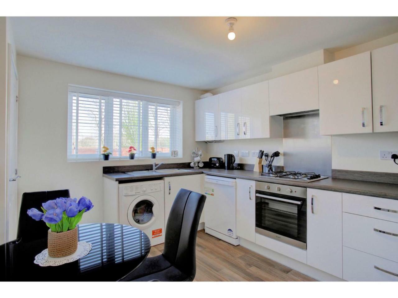 Newly Built, Splendid House For 5 In Manchester! 外观 照片